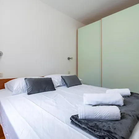 Sea Star Beach Apartments Omis Exterior photo